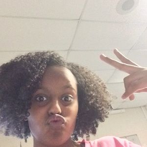 Meet your Posher, Ella